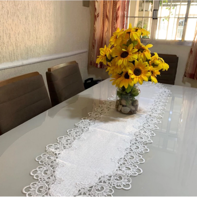 Caminho de Mesa Bordado Guipir em Tecido Organza