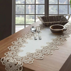 Caminho de Mesa Bordado Guipir em Tecido Organza