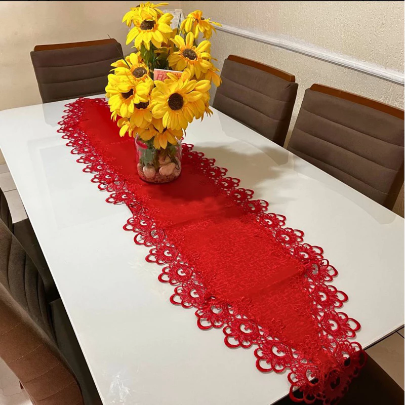 Caminho de Mesa Bordado Guipir em Tecido Organza