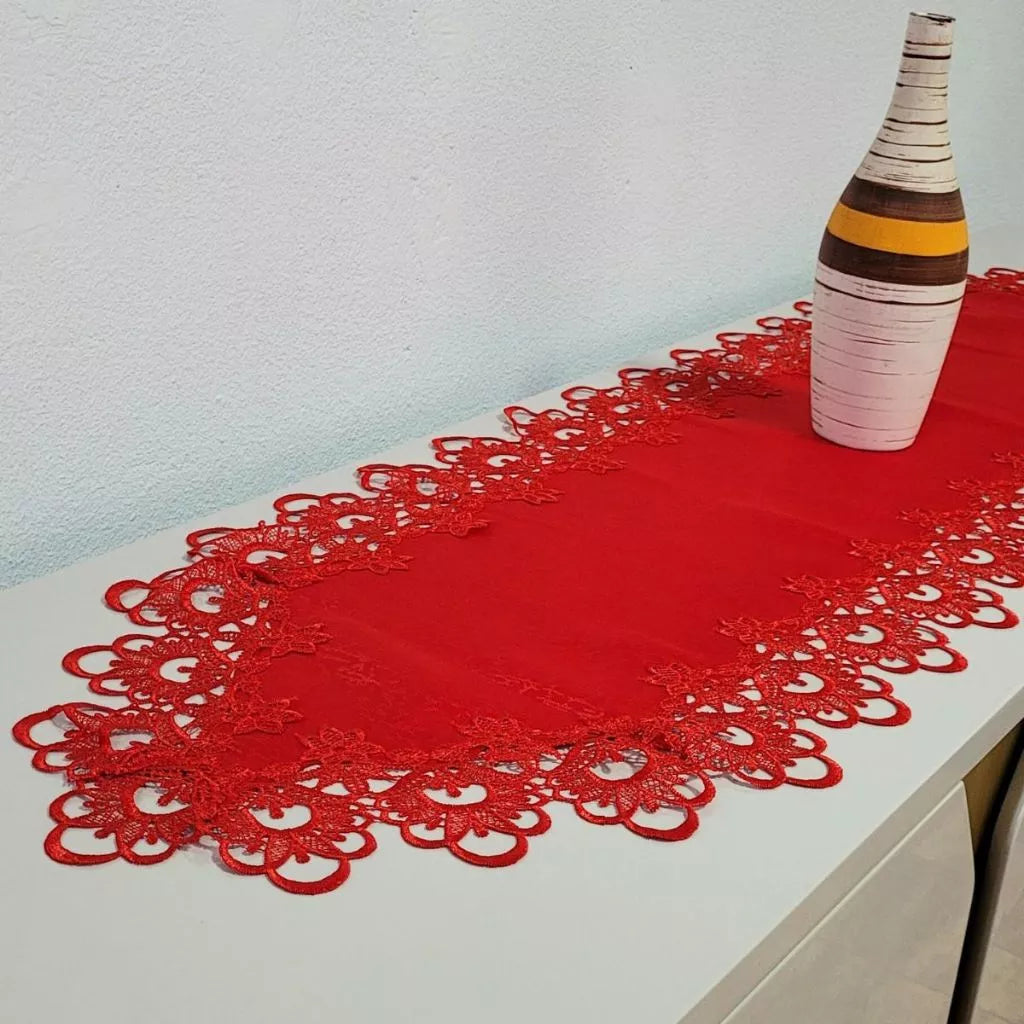 Caminho de Mesa Bordado Guipir em Tecido Organza